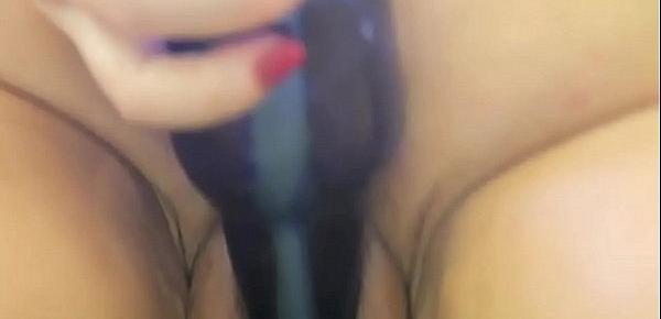  Madurita venezolana masturbandose con una botella